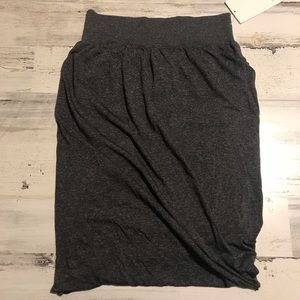 SALE! 8 MEDIUM LULULEMON WORK OR CASUAL SKIRT GRAY